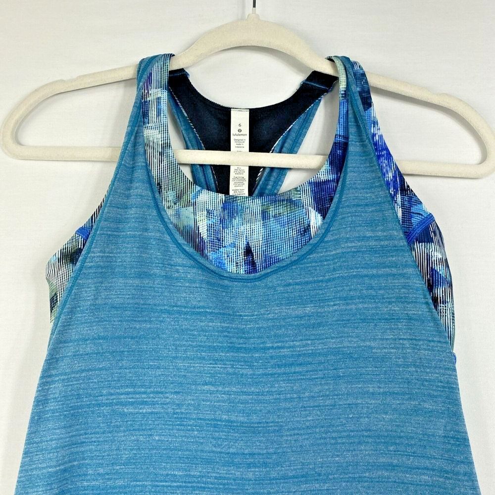 Lululemon Twist & Toil Tank Top Sports Bra Size 6 Teal Blue Multicolor Print Bra